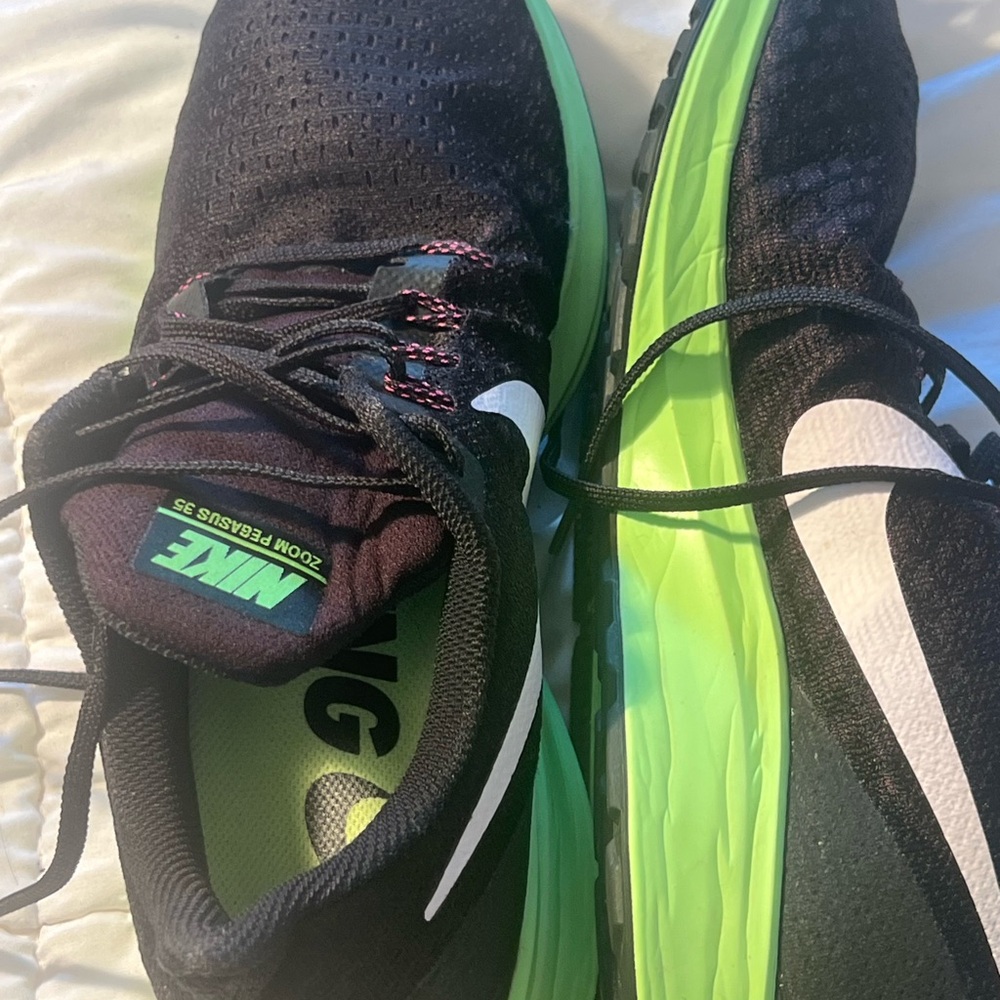 Nike Men's Black and Neon Green Athletic Shoes